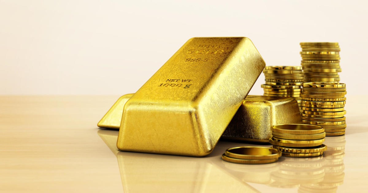Investing in Gold Bullion vs Sovereign Coins: Complete Guide