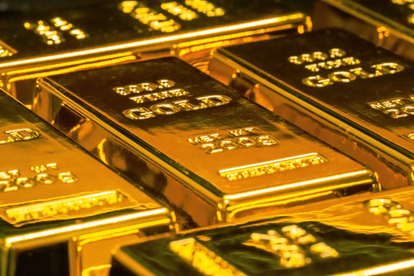 Identifying Fair Value Gaps (FVG) and Imbalances on 4-Hour Gold Charts